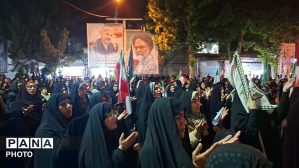 ۶۶ شبِ درخششِ وفاداری در کوهدشت؛ با شعارِ حمایت از رهبری 