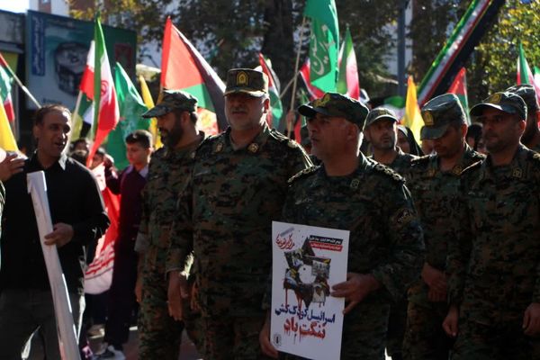 خروش یک‌صدا در حمایت از آرمان‌های انقلاب