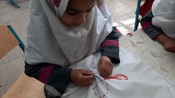 وقتی معلم، خیاط می‌شود