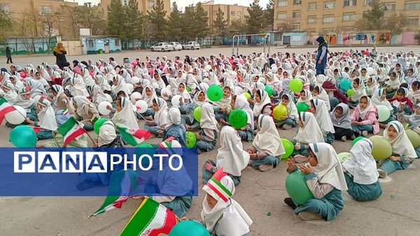 طلوع آگاهی در دل های کوچک؛ جشن روز دانش آموز در دبستان لطیفه