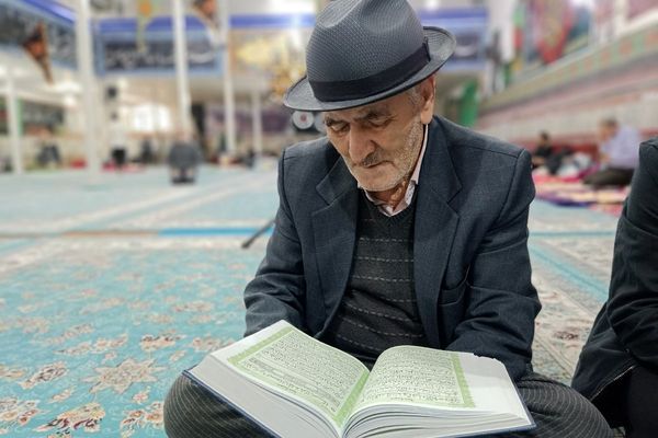 مراسم معنوی اعتکاف در مسجد اعظم حضرت ابوالفضل (ع) بهارستان دو
