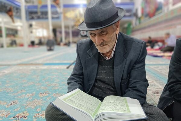 مراسم معنوی اعتکاف در مسجد اعظم حضرت ابوالفضل (ع) بهارستان دو