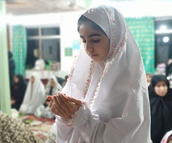 دختران آسمانی در خلوت عاشقانه مسجد