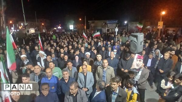 مردم پلدختر در حمایت از انقلاب هر شب  در خیابان هستند