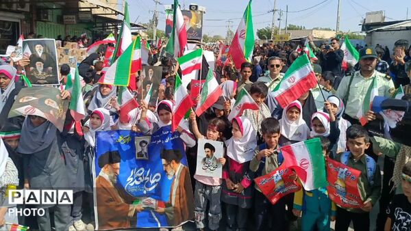 دانش‌آموزان کهنوجی به یاد دانش‌آموزان مینابی 