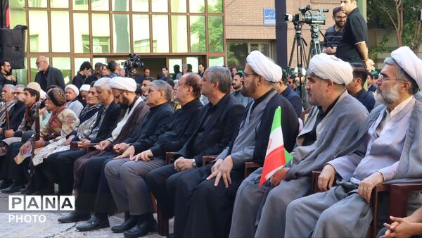 وداعِ اشک‌آلودِ هزاران فرهنگی با رهبرِ شهیدِ آسمانی