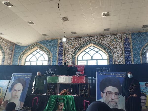 تشییع پیکر شهید گمنام به دست دانش آموزان و مردم روستای جابوز