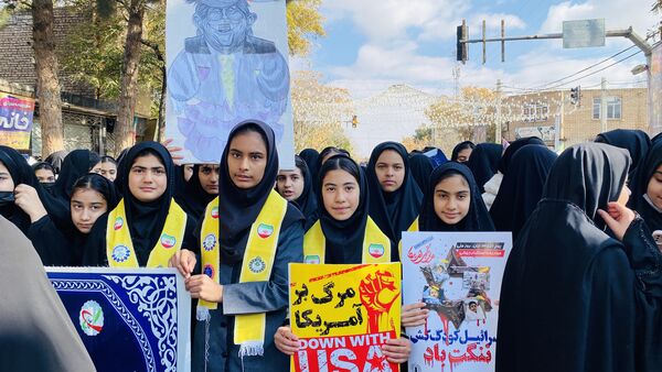 همبستگی نسل امروز با آرمان‌های انقلاب در راهپیمایی ۱۳ آبان باخرز