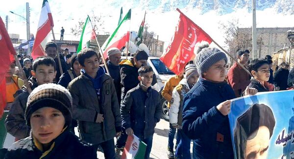 دهه نودی‌ها انقلاب را در دست گرفتند