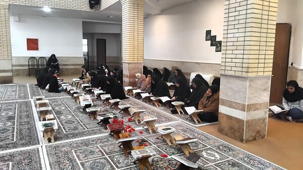 مراسم جزخوانی قرآن کریم در اهر با حضور فعال دانش‌آموزان