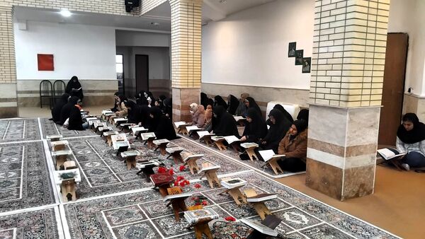 مراسم جزخوانی قرآن کریم در اهر با حضور فعال دانش‌آموزان