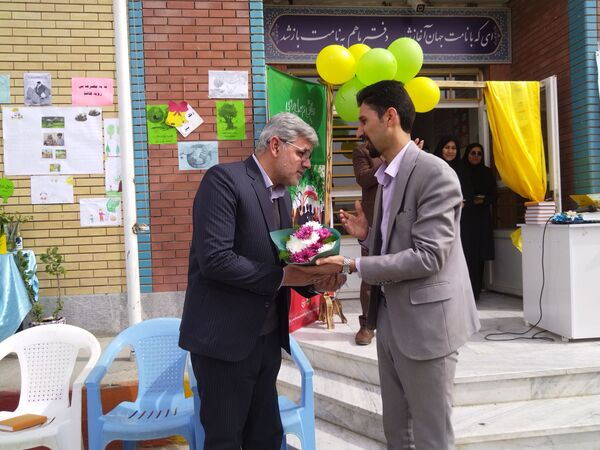 روز درختکاری و روز آموزش همگانی حفظ محیط زیست در مدرسه پویندگان فرهنگ شهرستان خلیل آباد 
