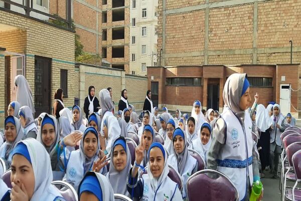 افتتاحیه سفیران سلامت پاکدشت در آموزشگاه ام‌الشهدای مظفر