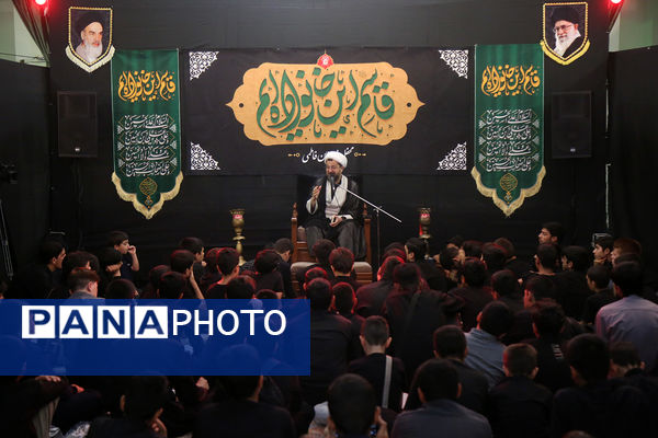 محفل عزاداری نوجوانان در حرم حضرت معصومه(س)