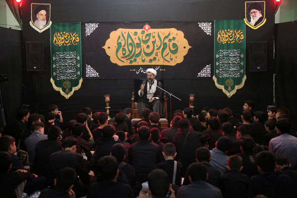 محفل عزاداری نوجوانان در حرم حضرت معصومه(س)