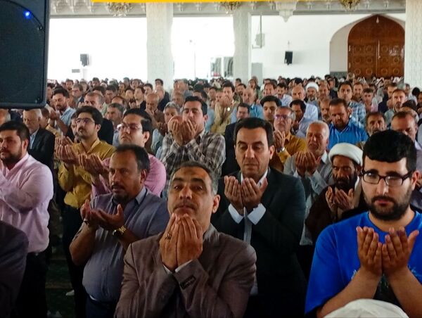 نماز جمعه‌ای با رنگ و بوی معلمی