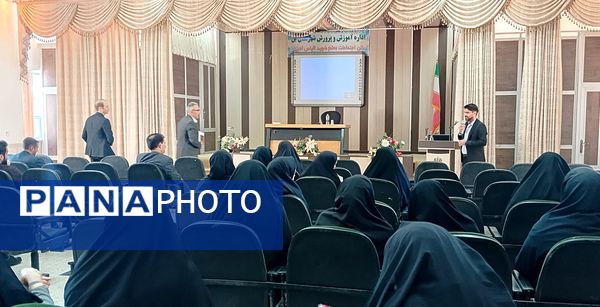 نشست توانمندسازی مدیران و مشاوران مدارس بن با محوریت پیشگیری از آسیب‌های اجتماعی