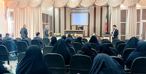 نشست توانمندسازی مدیران و مشاوران مدارس بن با محوریت پیشگیری از آسیب‌های اجتماعی
