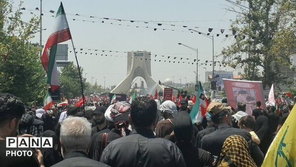 تهران در قاب بدرقه؛ روایت دانش‌آموزان از وداعی که در تاریخ ماند