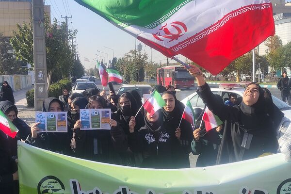 حضور پرشور دختران و پسران شهریار در روز استکبار ستیزی