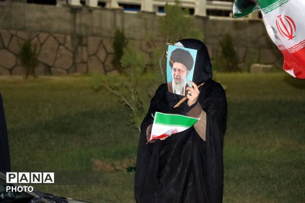 پرچمی که زمین نگذاشتند
