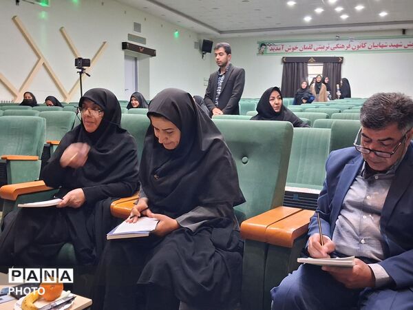مسابقات نمایش خوانی و تئاتر خیابانی دختران در شهرستان کاشمر 