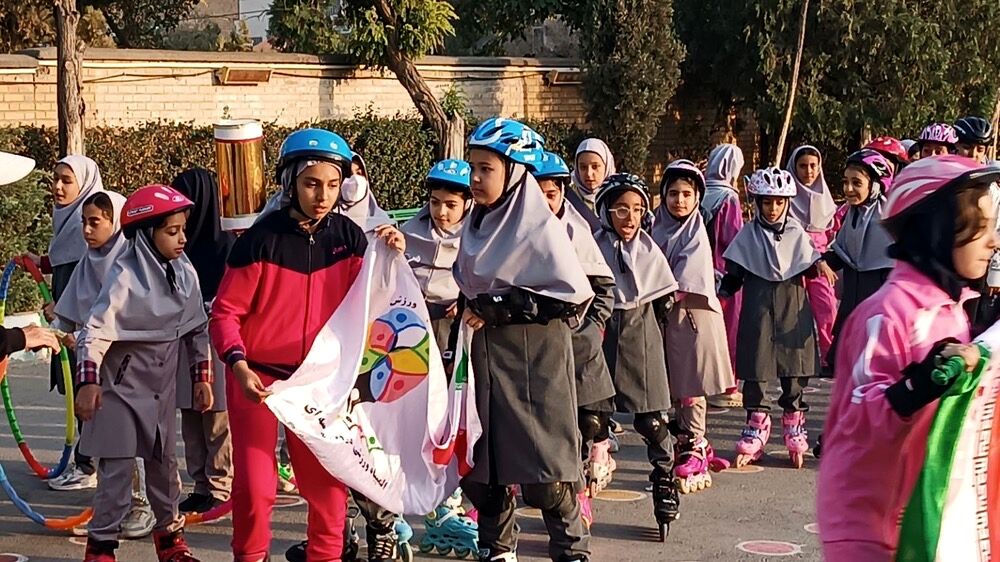 المپیاد ورزشی دانش‌آموزان در مدرسه پنجم مهر