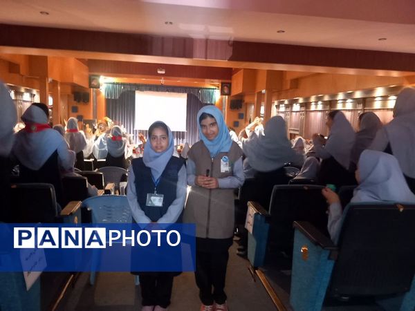 نواختن زنگ سپاس در فرهنگسرای آریو مصلی نژاد 