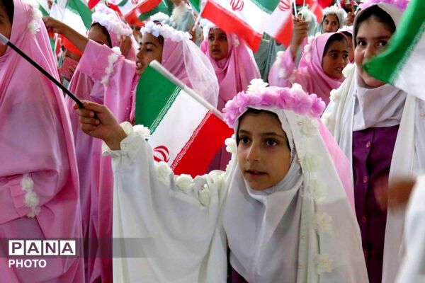 آغاز مسیر نور؛ قاب‌هایی از جشن تکلیف دختران شهرستان بن