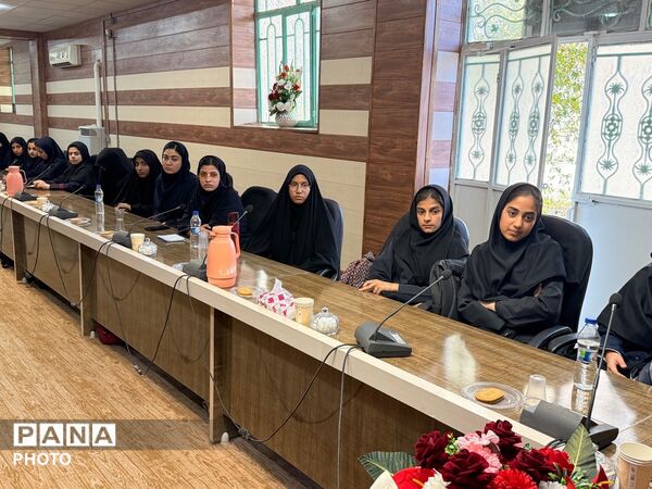 نشست صمیمانه دانش‌آموزان پانا با مسئول سازمان دانش‌آموزی شهرستان نهبندان