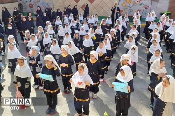 حضور دانش‌آموزان مدارس هنرمندان ری و کوثر شهرری در جشن ولادت حضرت زینب (س)