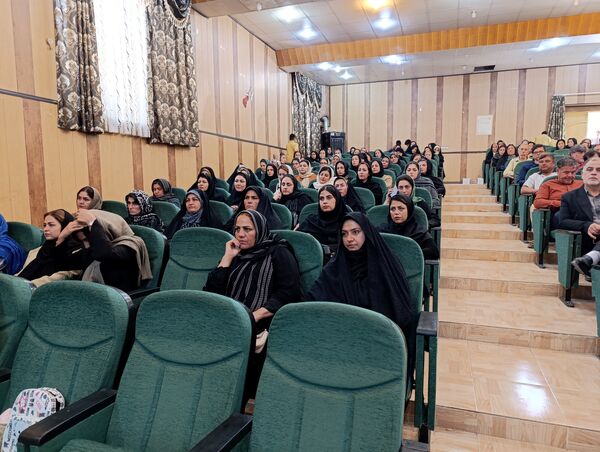 برگزاری جلسه انجمن اولیاء و مربیان دبیرستان نمونه دولتی پژوهش در آشخانه