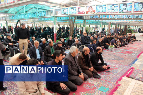 مراسم تحویل سال در گلزار شهدای قم