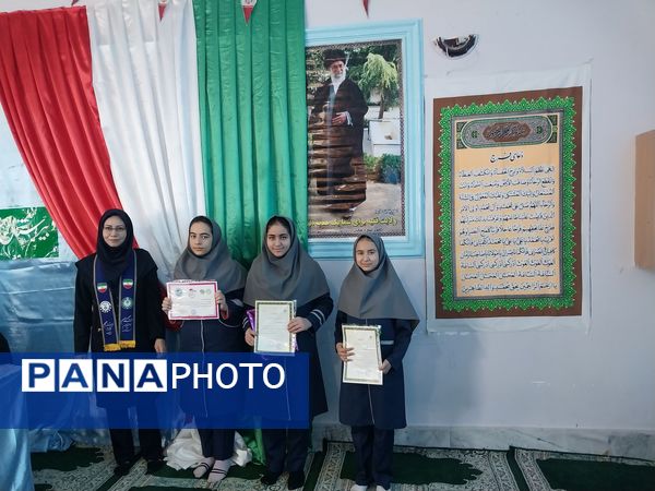 تقدیر از دانش‌آموزان برتر آموزشگاه فدک فاروج 