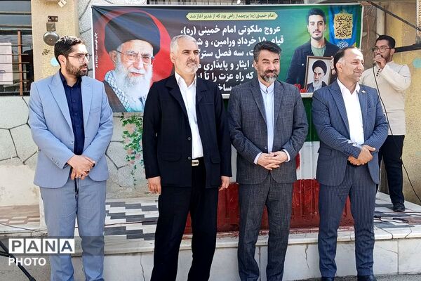نواخته شدن زنگ ۱۵ خرداد در دبیرستان صدرا