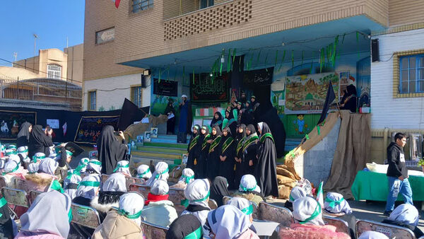 انس و ارادت دانش‌آموزان مدارس ناحیه یک قم به شهید گمنام