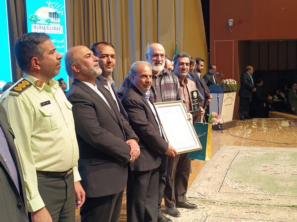 آیین بزرگداشت مردان نامدار با حضور چهره‌های فرهنگی و هنری در فرهنگسرای شهرکرد 