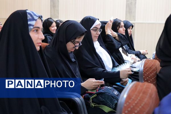 همایش انتخاب رشته کنکور در شهرستان پاکدشت 