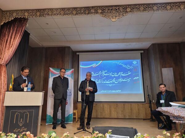 جلسه روسای انجمن مدارس ناحیه سه در دبستان مصلی‌نژاد حضرت زینب(س) 