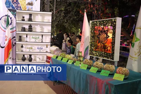 درخشش معلمان و دانش‌آموزان ورامینی در شب ششم جشنواره اقوام ایرانی