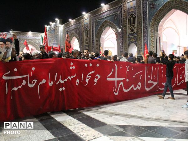 صحن‌های حرم رضوی سرخ‌پوش از پرچم‌های خون‌خواهی شد