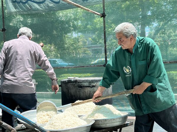 سفره غذای ۴۰ هزار نفری عید غدیر در مشهد برپا شد