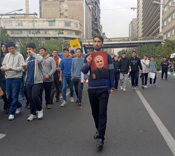 حضور پرشور مردم تهران در راهپیمایی 13آبان