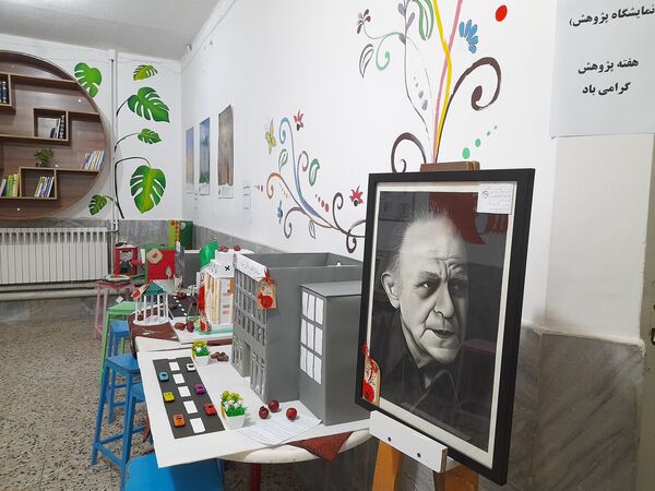 برپایی نمایشگاه به‌مناسبت هفته پژوهش در هنرستان بدیع مشهد