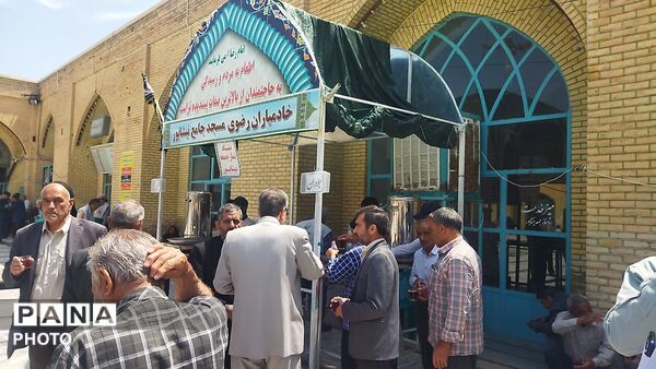 چایخانه مسجد جامع نیشابور میزبان نماز گزاران نیشابوری شد 