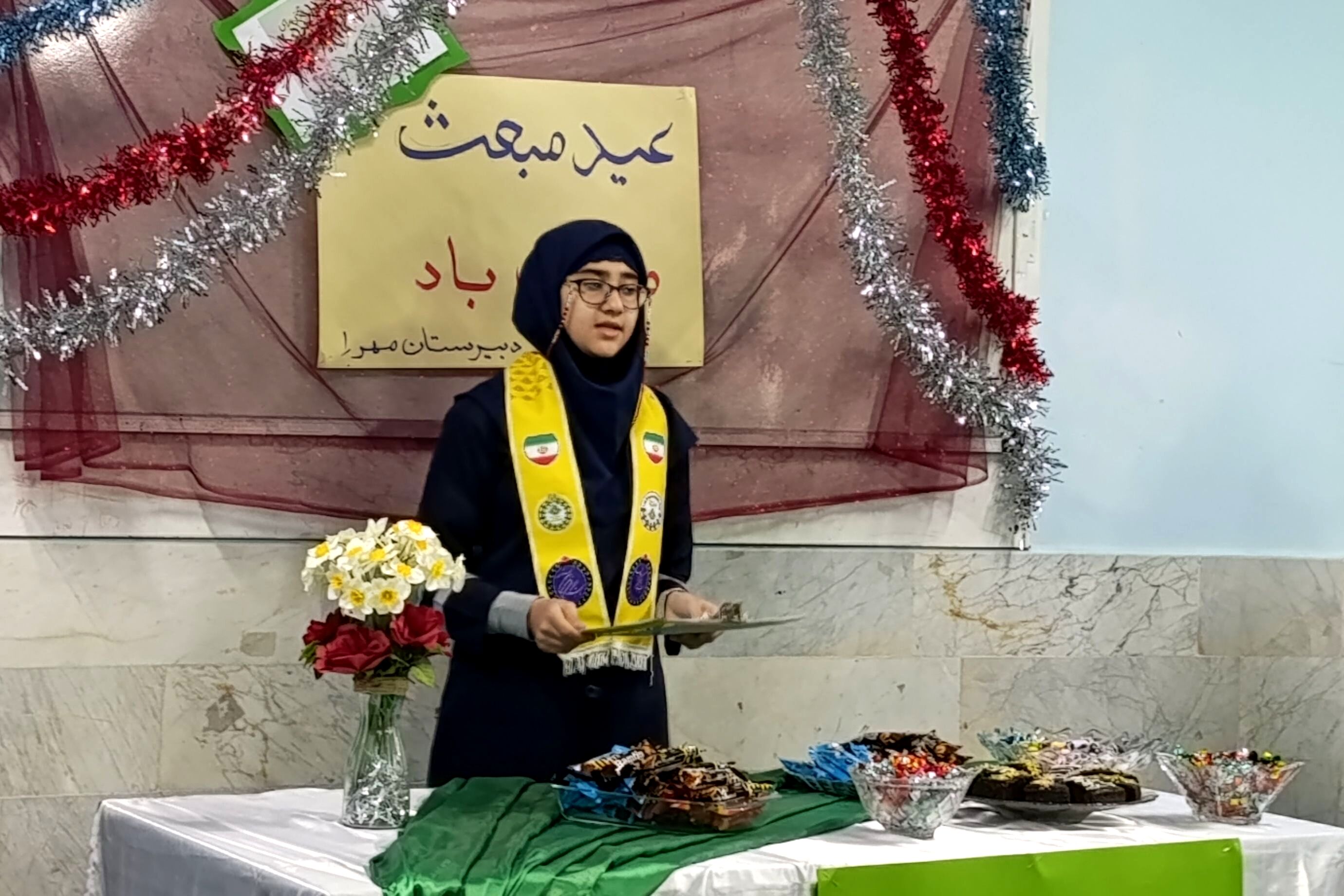 جشن عید مبعث پیامبر اکرم (ص) در دبیرستان مهر 