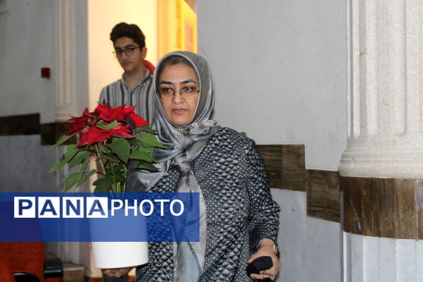 تجلیل از برگزیدگان دبیرستان شهید بهشتی شهرستان بوشهر (1)