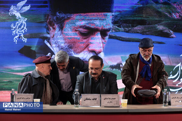 نشست نقد و بررسی فیلم «کافه سلطان» در چهل و چهارمین جشنواره ملی فیلم فجر