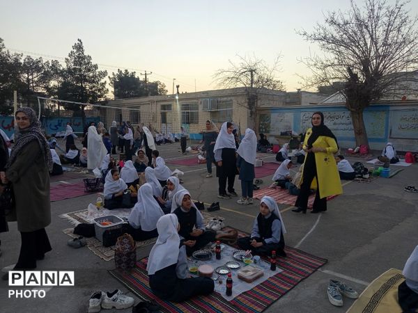 افطاری در دبستان سمیه