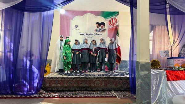 جشن عاطفه‌ها در دبستان حضرت زینب(س) شهر اراک